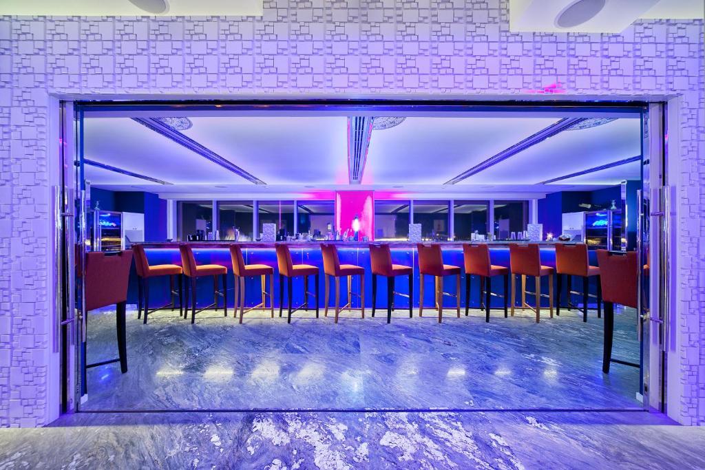 The Domain Bahrain Hotel And Spa - Adults Friendly 16 Years Plus Manama Dış mekan fotoğraf The bar at the 101 bar